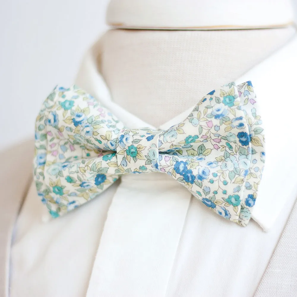 Men's Pre-Tied Bow Tie / Blossoms In Blue