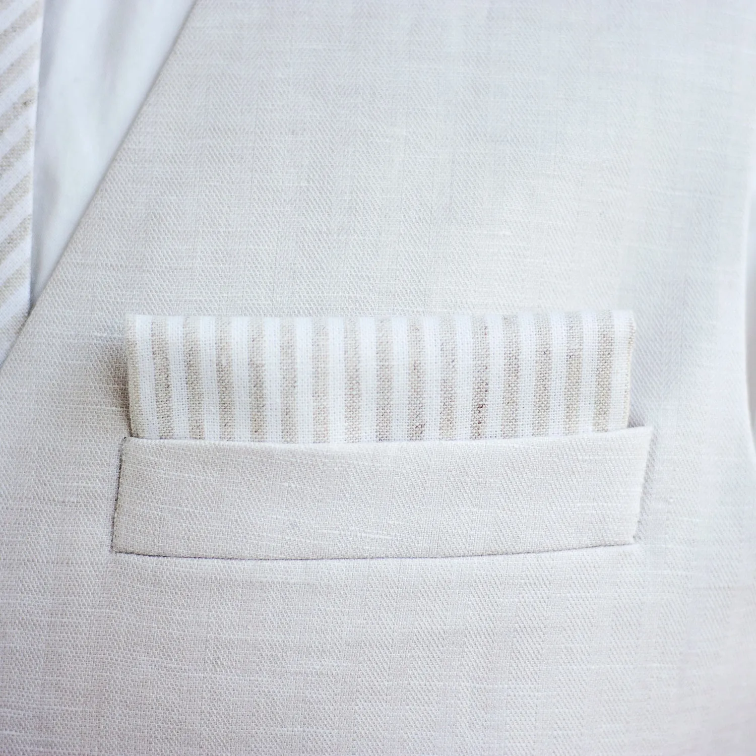 Men's Pre-Tied Bow Tie / Natural Linen Stripe