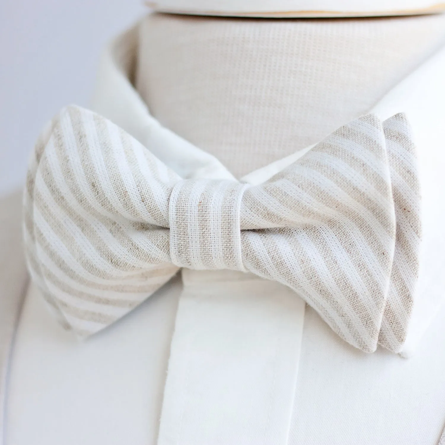 Men's Pre-Tied Bow Tie / Natural Linen Stripe