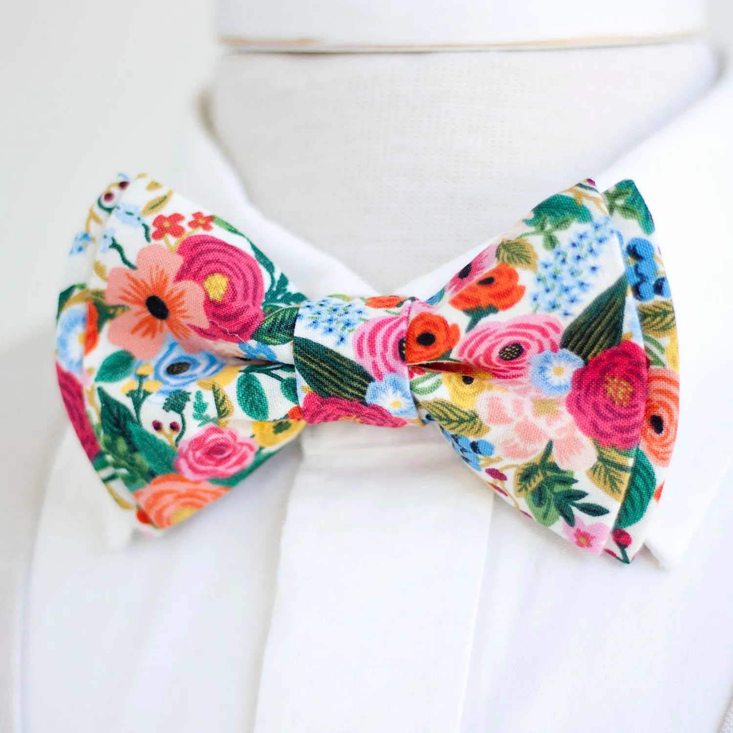 Men's Pre-Tied Bow Tie / Petite Garden Party In Cream